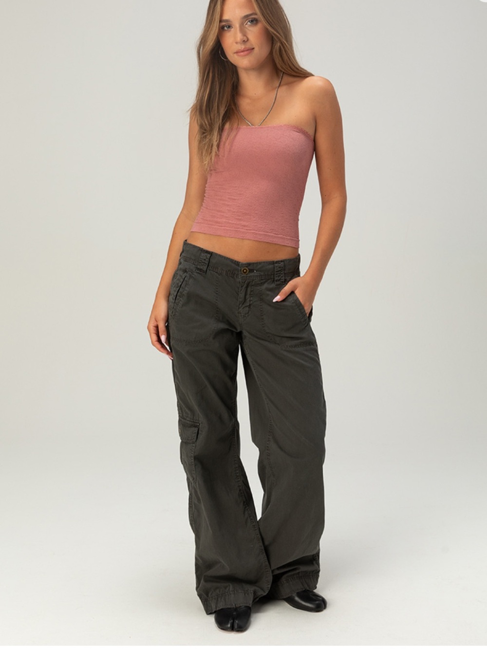 360 Utility Womens Low Rise
Straight Leg Pants
BDG
UO
Color- Gray